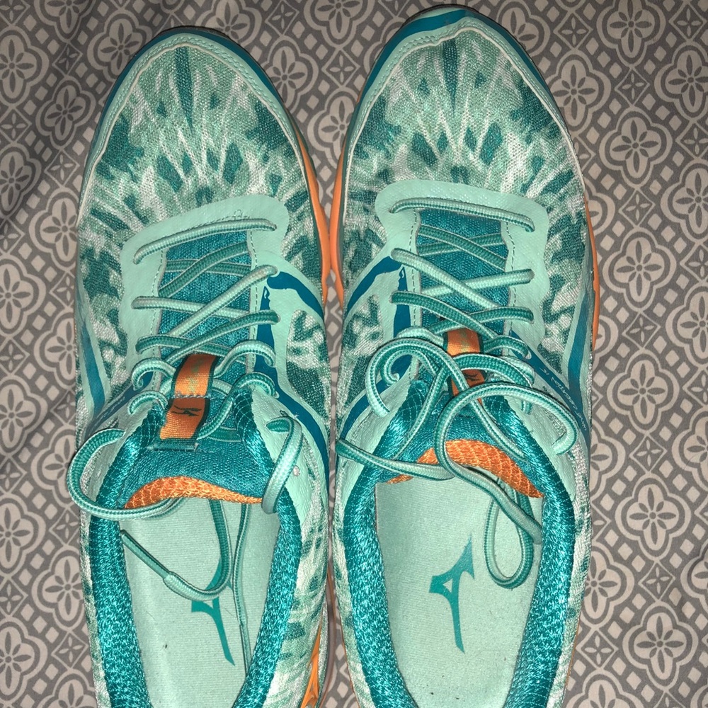 Running shoes only worn once. Very comfortable.